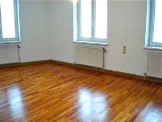 INNENANSICHTEN - Zimmer_mit_3_Fenstern
