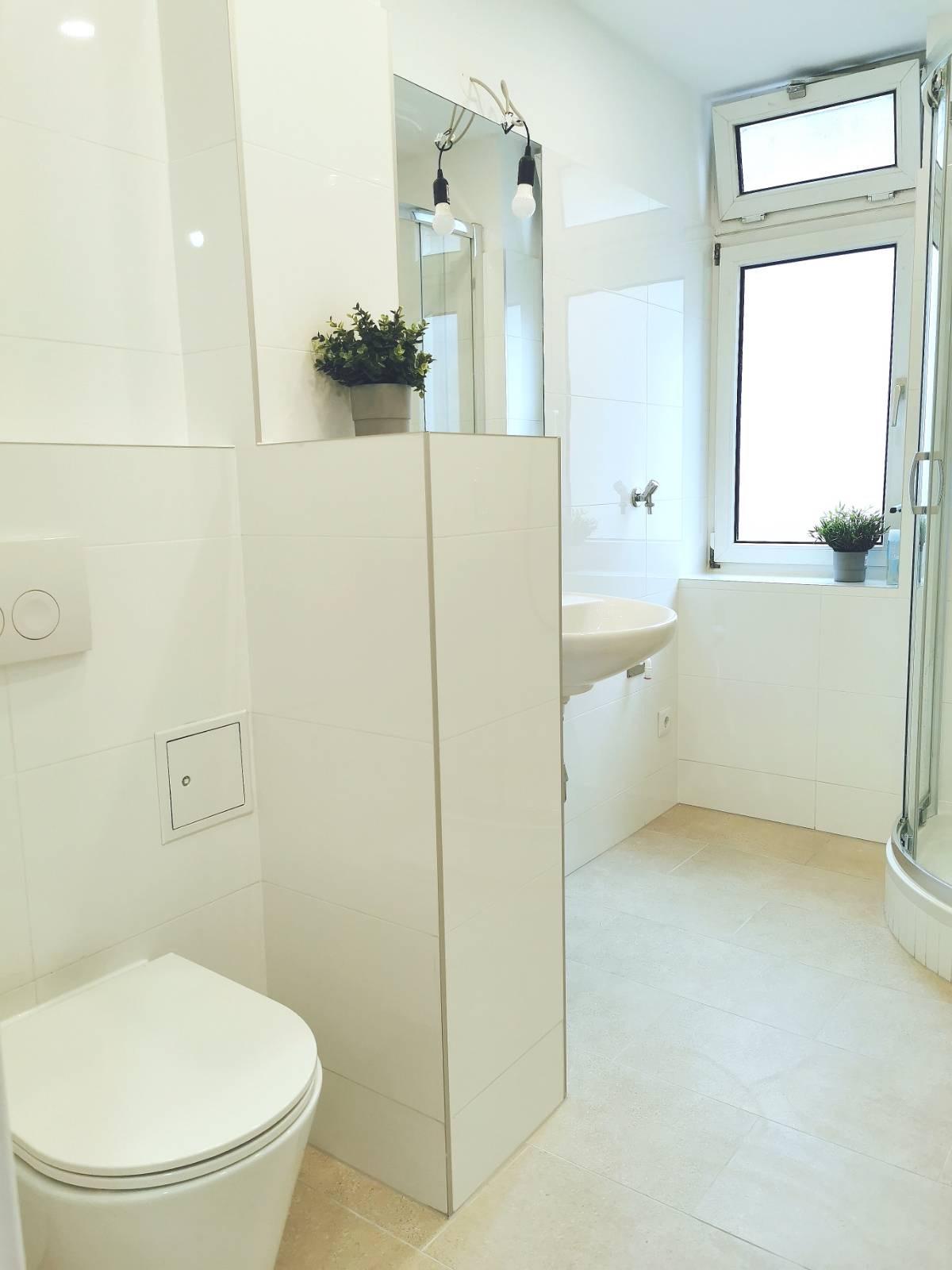 INNENANSICHTEN - Bad, abgetrennter WC Bereich