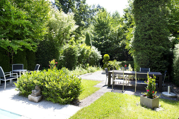 AUSSENANSICHTEN - Garten